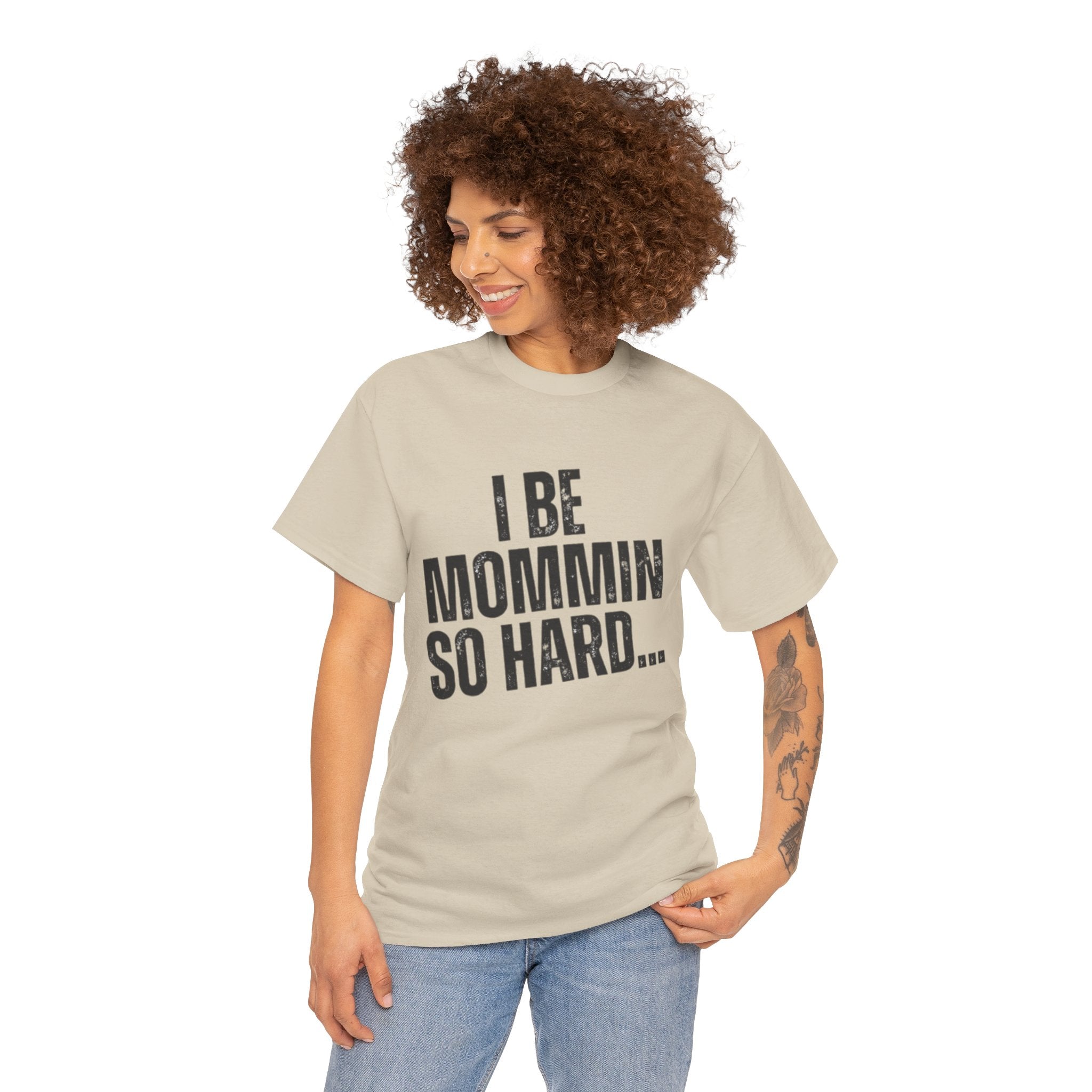 Mommin So Hard t-shirt sand - t-shirt - gift for moms