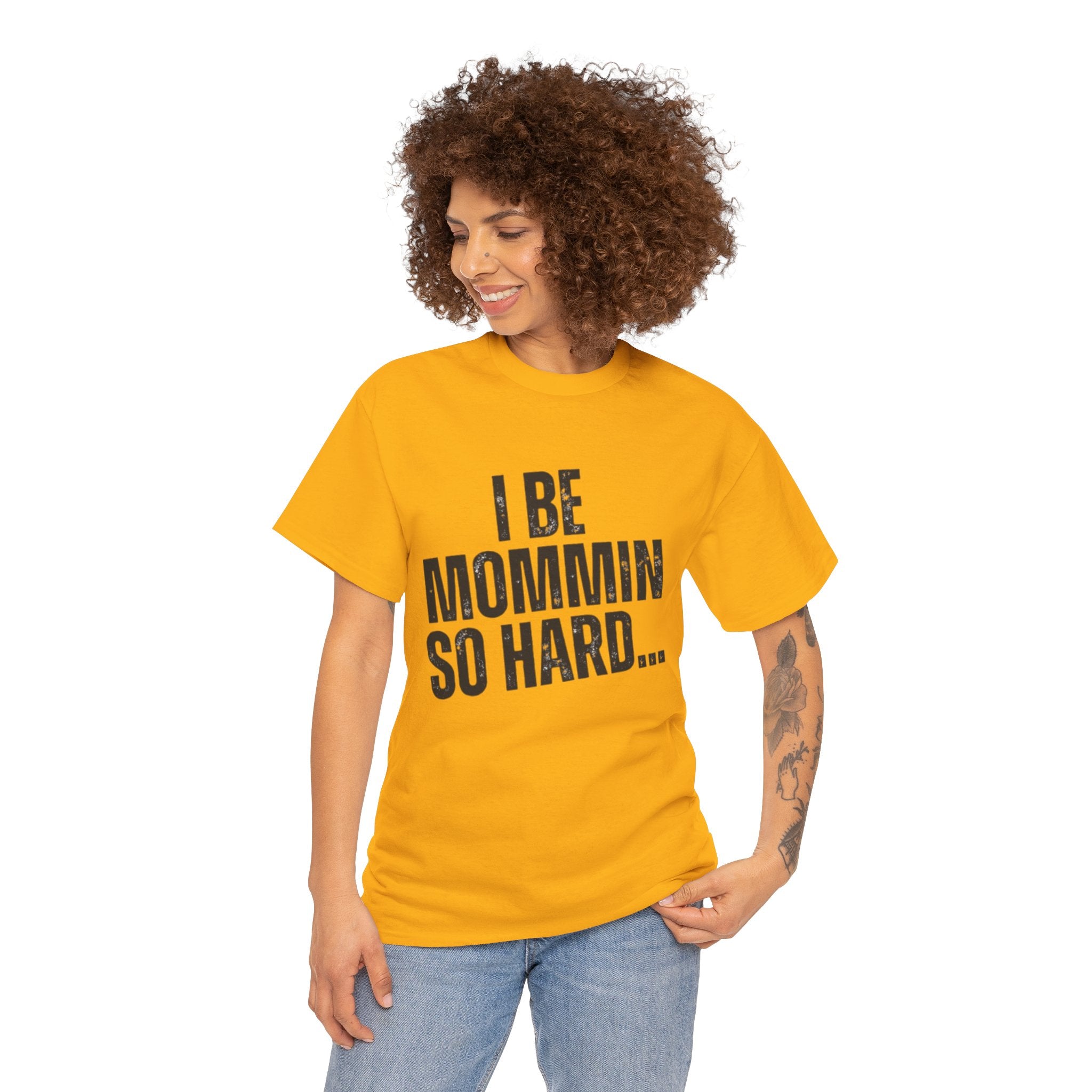 Mommin So Hard t-shirt gold - t-shirt - gift for moms